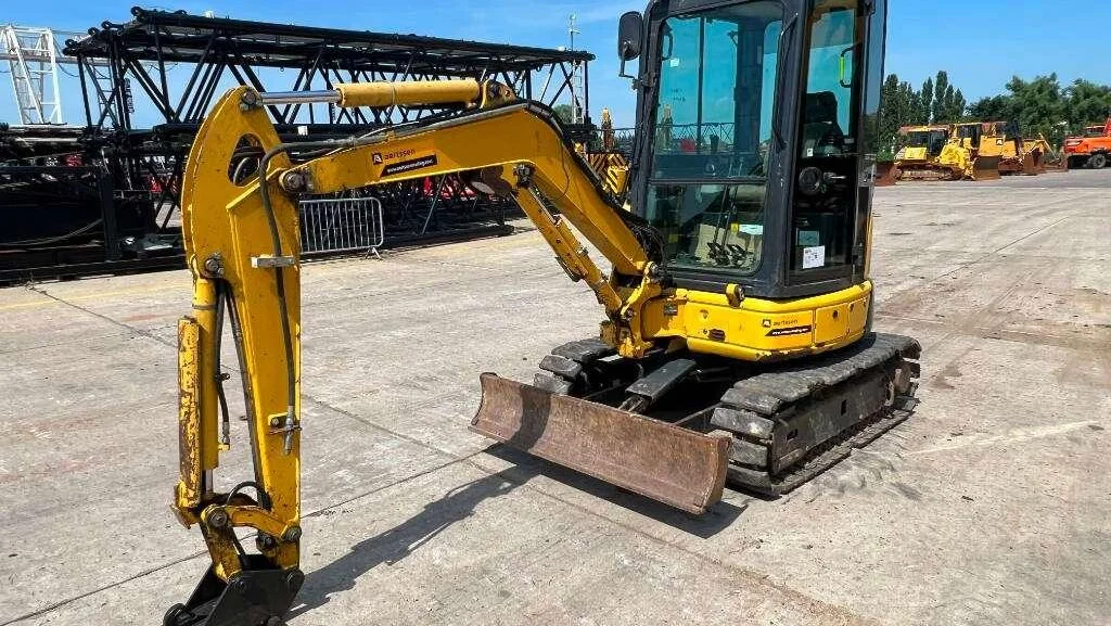 Komatsu PC26MR-3